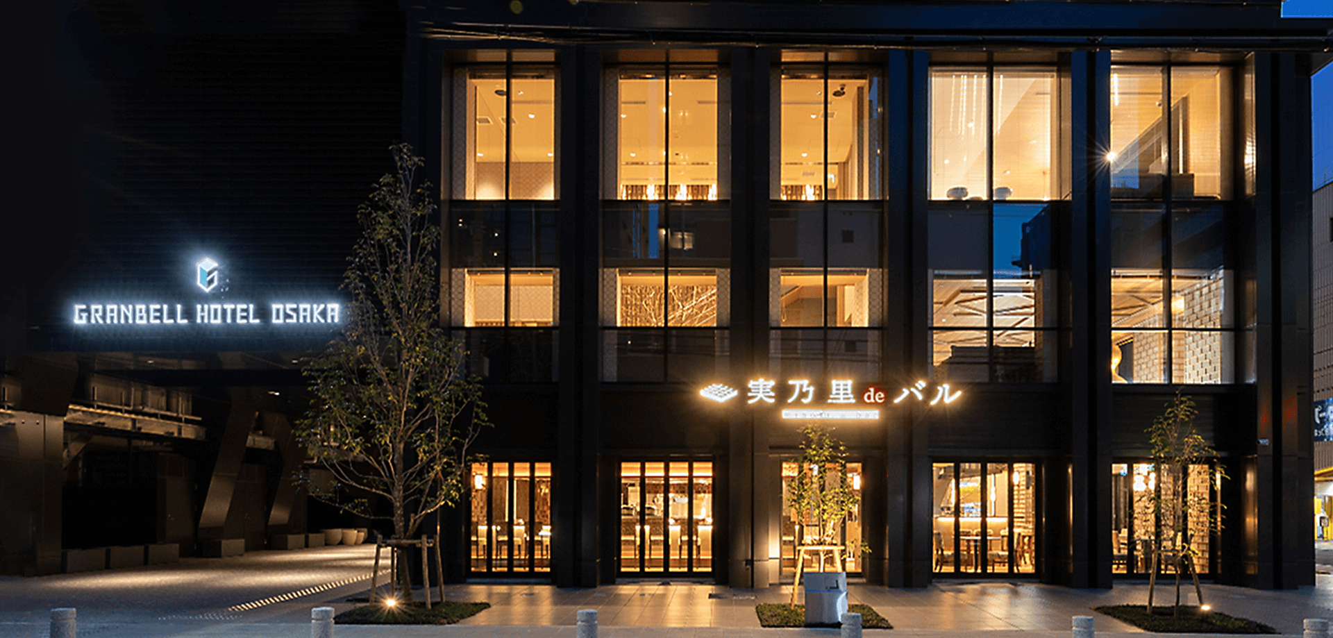 夜外観
