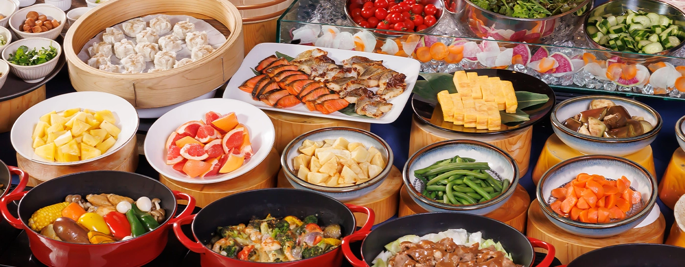 約60種の朝食ビュッフェ