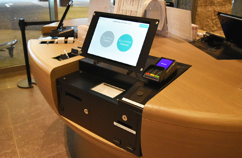 自動チェックイン機