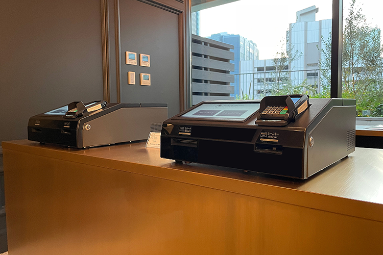 自動チェックイン機